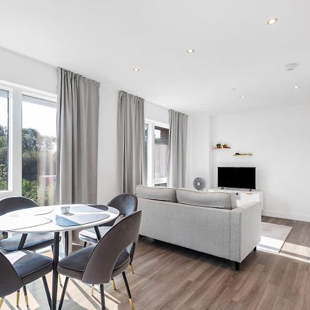 Modern 1 Bedroom Apartment With Parking In Colindale, London 에지웨어 외부 사진