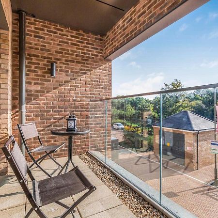 Modern 1 Bedroom Apartment With Parking In Colindale, London 에지웨어 외부 사진