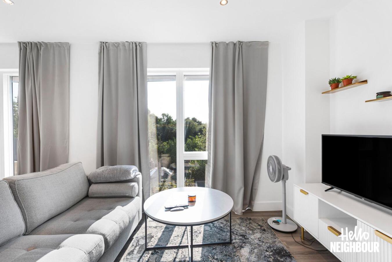 Modern 1 Bedroom Apartment With Parking In Colindale, London 에지웨어 외부 사진