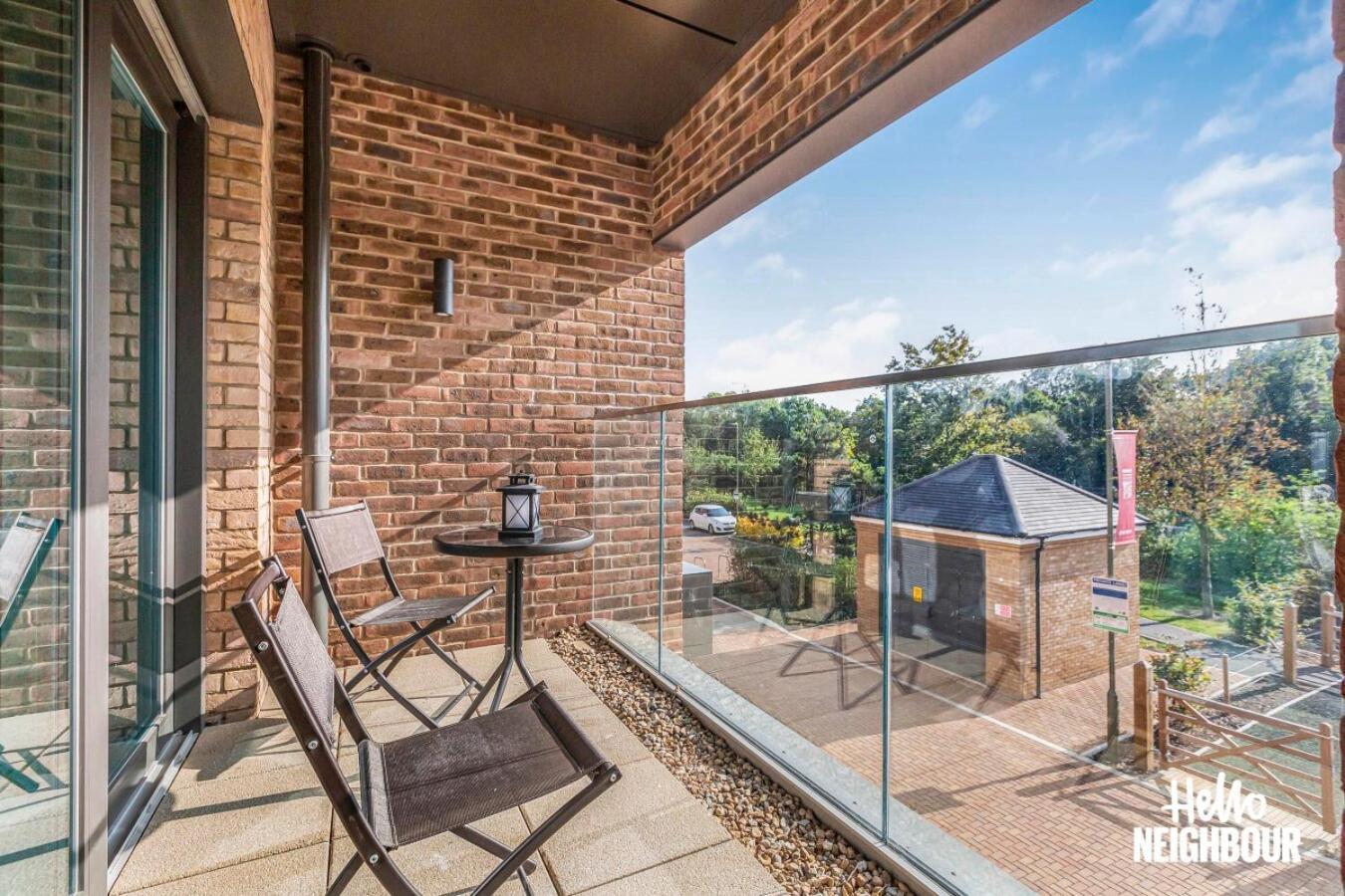 Modern 1 Bedroom Apartment With Parking In Colindale, London 에지웨어 외부 사진